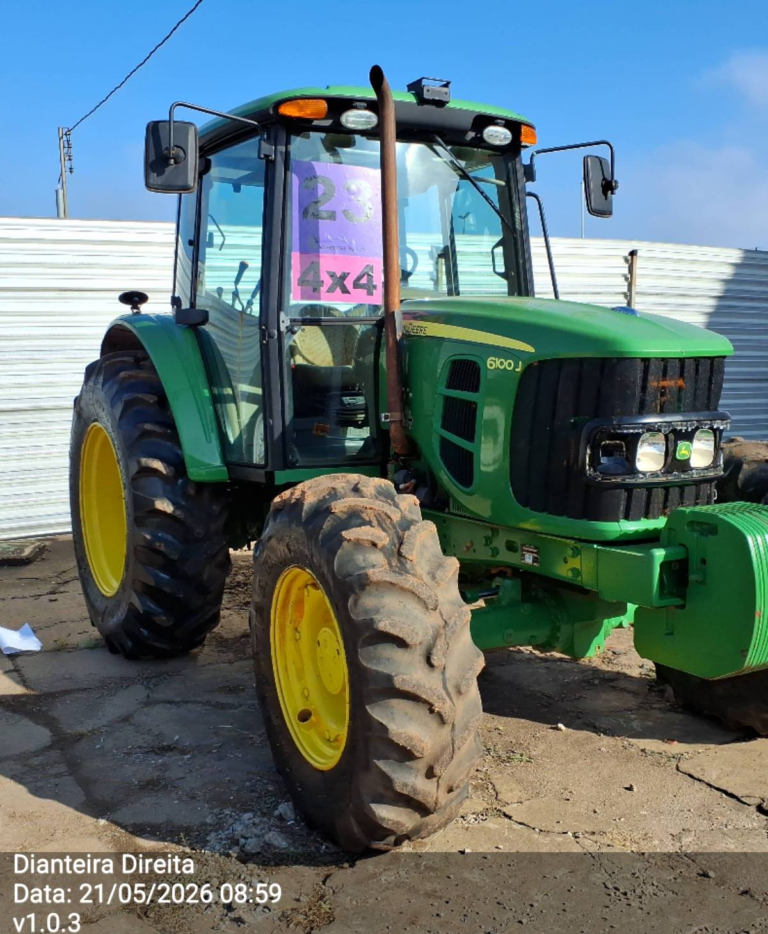 JOHN DEERE TRATOR 6100J