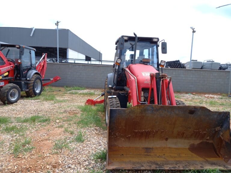 MANITOU RETROESCAVADEIRA