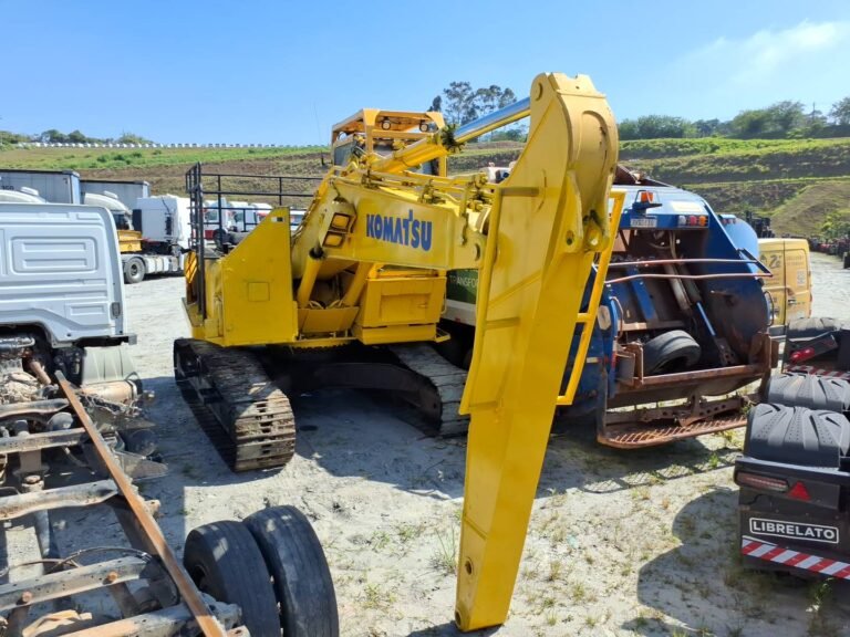 KOMATSU PC200