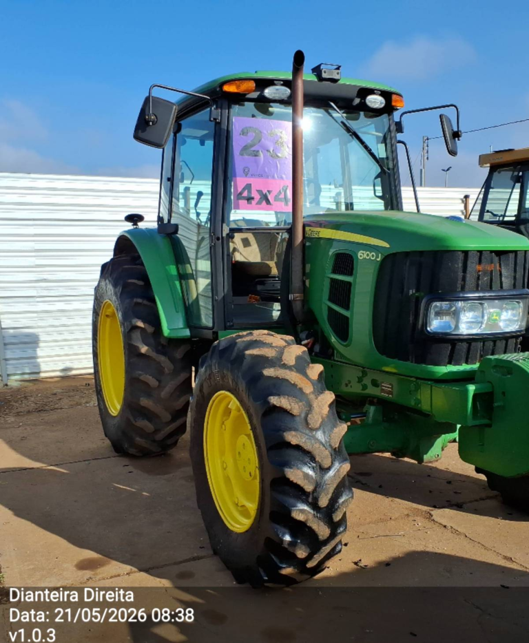 JOHN DEERE TRATOR 6100J