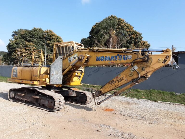 KOMATSU PC 200 LC