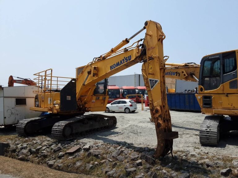 KOMATSU PC 200 LC