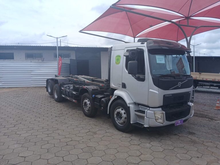 VOLVO VOLVO/VM 330 8X2R