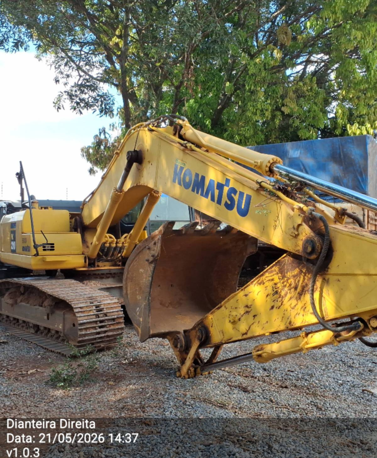 KOMATSU Escavadeira PC210-10M0
