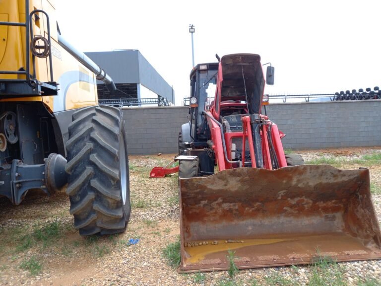 MANITOU RETROESCAVADEIRA